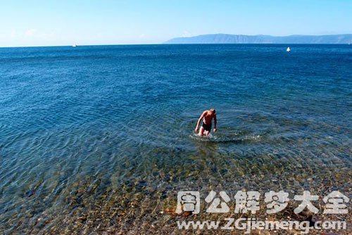 水很清澈 水很清澈